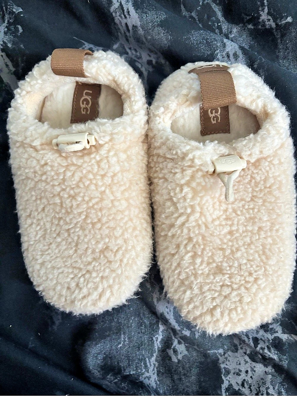 UGG Cozy Slipper Kids Cream Slippers